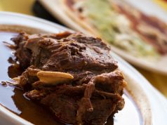 10 restaurantes para comer el tradicional mole de caderas