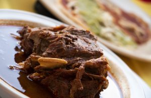 10 restaurantes para comer el tradicional mole de caderas
