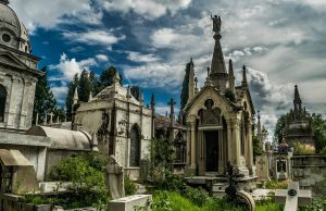 5 panteones de Puebla que debes visitar antes de que vivas en uno