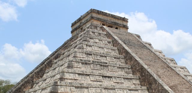 5 motivos para que visites Chichen Itzá en sus XV como maravilla moderna, Pirámide de Chichen Itzá