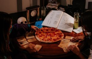 Comer con emoción y misterio: Siniestra Pizzería en Puebla Comer con emoción y misterio: Siniestra Pizzería en Puebla, Pizza y acertijos