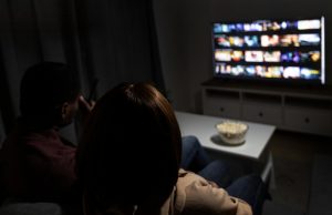 4 plataformas de Streaming para ver contenido gratis y en español 4 plataformas de Streaming para ver contenido gratis y en español, Imagen de freepik