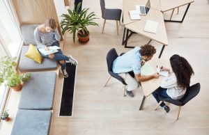 5 tips para ser productivo en un coworking 5 tips para ser productivo en un coworking, Imagen de cookie_studio vía Freepik